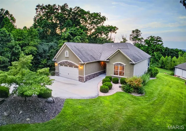 Photo 2 of Single family home for sale at 114 W Crossfox Trl, Camdenton, MO 65020 | MLS# MIS26056321 | Listing updated on 2026-09-26
