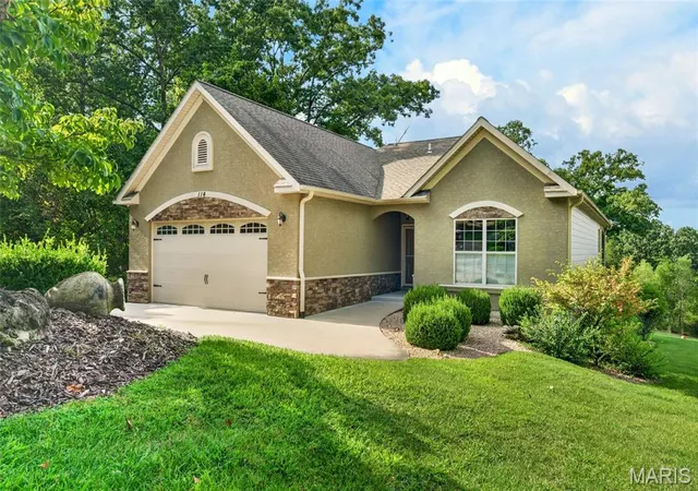 Photo 3 of Single family home for sale at 114 W Crossfox Trl, Camdenton, MO 65020 | MLS# MIS26056321 | Listing updated on 2026-09-26
