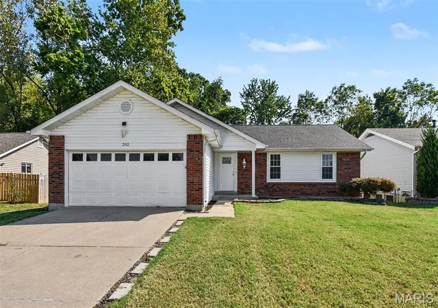 Photo 1 of Single family home for sale at 202 Barrington Dr, Saint Peters, MO 63376 | MLS# MIS26056324 | Listing updated on 2026-09-04