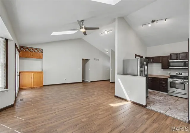 Photo 4 of Single family home for sale at 202 Barrington Dr, Saint Peters, MO 63376 | MLS# MIS26056324 | Listing updated on 2026-09-04