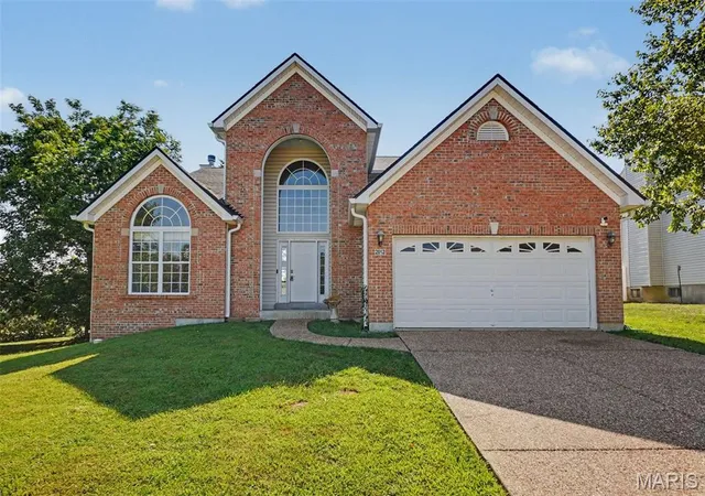 Photo 3 of Single family home for sale at 2012 Archway Dr, Wentzville, MO 63385 | MLS# MIS26056326 | Listing updated on 2026-09-05