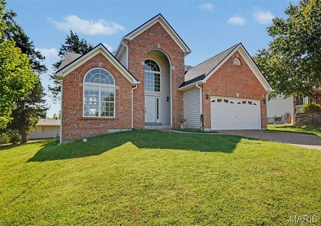 Photo 3 of Single family home for sale at 2012 Archway Dr, Wentzville, MO 63385 | MLS# MIS26056326 | Listing updated on 2026-09-05