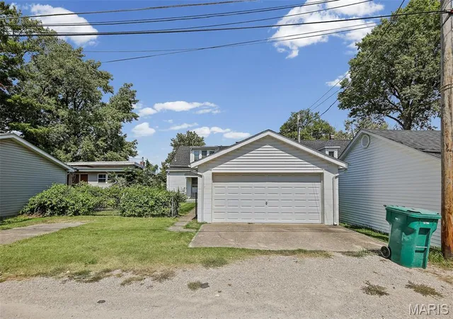 Photo 3 of Single family home for sale at 427 W 3rd Street, O Fallon, IL 62269 | MLS# MIS26056332 | Listing updated on 2026-09-28