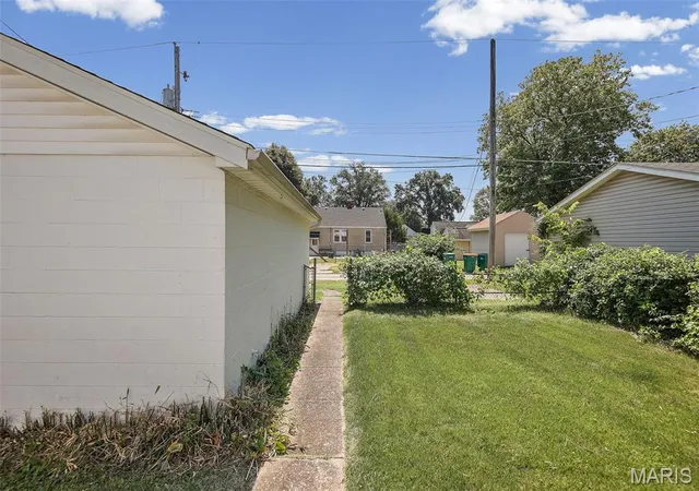 Photo 3 of Single family home for sale at 427 W 3rd Street, O Fallon, IL 62269 | MLS# MIS26056332 | Listing updated on 2026-09-28