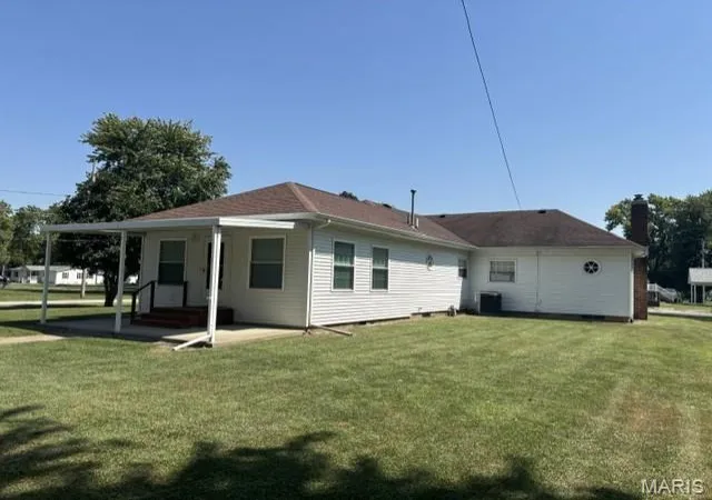 Photo 2 of Single family home for sale at 428 N 1st Street, Witt, IL 62094 | MLS# MIS26056334 | Listing updated on 2026-09-04