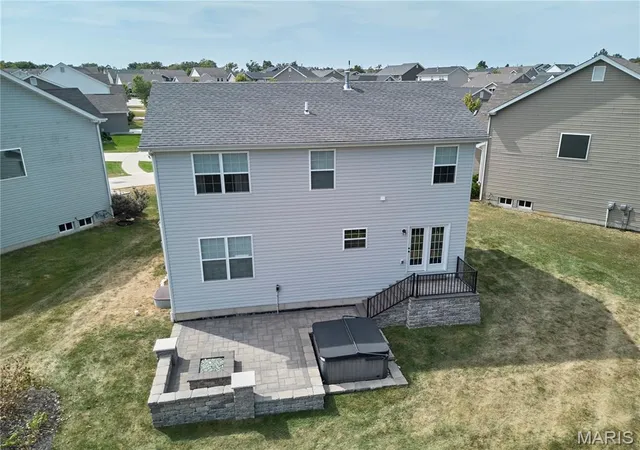 Photo 2 of Single family home for sale at 526 Golden Leaf Ct, Lake Saint Louis, MO 63367 | MLS# MIS26056335 | Listing updated on 2026-09-17