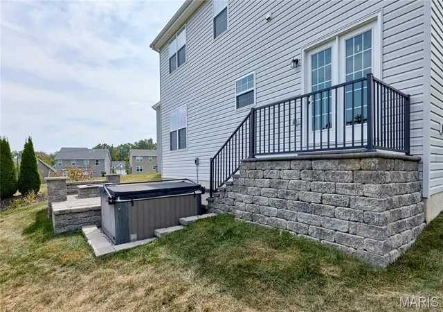 Photo 4 of Single family home for sale at 526 Golden Leaf Ct, Lake Saint Louis, MO 63367 | MLS# MIS26056335 | Listing updated on 2026-09-17