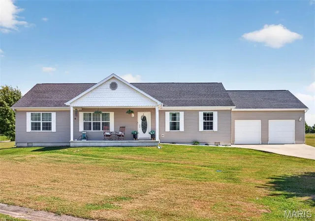Single family home for sale at 3 Algonquin Ln, Pocahontas, IL 62275 | MLS# MIS26056337