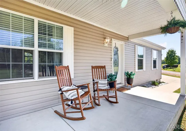 Photo 3 of Single family home for sale at 3 Algonquin Ln, Pocahontas, IL 62275 | MLS# MIS26056337 | Listing updated on 2026-09-08