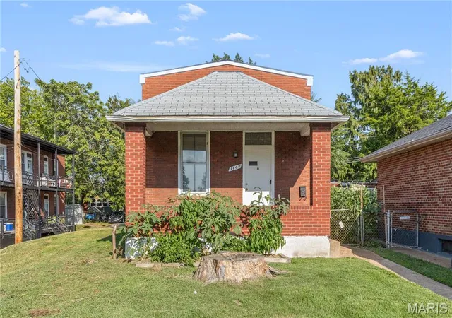 Photo 1 of Sale Pending at 3408 S Spring Ave, Saint Louis, MO 63116 | MLS# MIS26056341 | Listing updated on 2026-09-24