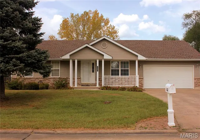 Single family home for sale at 1007 Southway Dr, Bowling Green, MO 63334 | MLS# MIS26056343