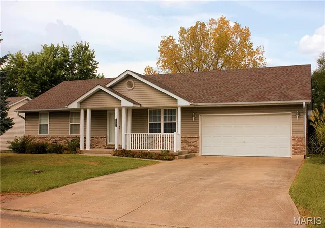 Photo 2 of Single family home for sale at 1007 Southway Dr, Bowling Green, MO 63334 | MLS# MIS26056343 | Listing updated on 2026-09-26