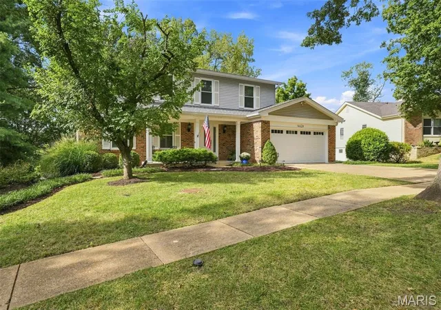 Photo 2 of Sale Pending at 14424 White Pine Ridge Ln, Chesterfield, MO 63017 | MLS# MIS26056345 | Listing updated on 2026-10-05
