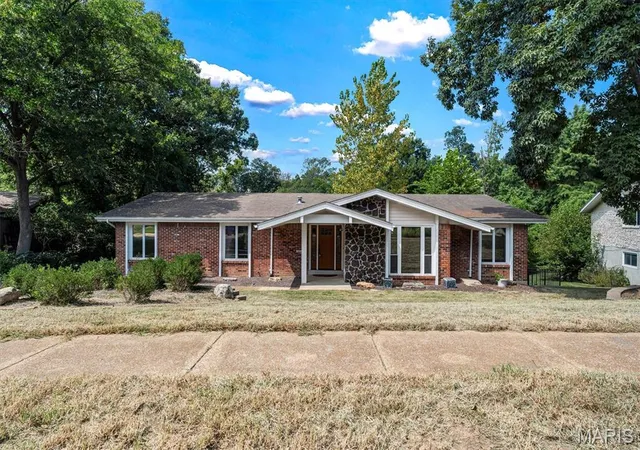 Photo 1 of Single family home for sale at 605 Forrester Dr, Manchester, MO 63011 | MLS# MIS26056353 | Listing updated on 2026-09-16