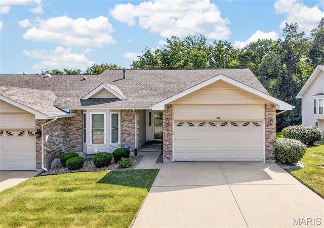 Photo 1 of Sale Pending at 912 Palmer Ct #12, Lake Saint Louis, MO 63367 | MLS# MIS26056354 | Listing updated on 2026-09-04