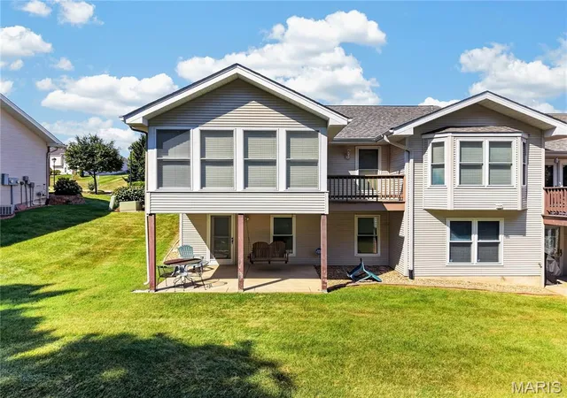 Photo 3 of Sale Pending at 912 Palmer Ct #12, Lake Saint Louis, MO 63367 | MLS# MIS26056354 | Listing updated on 2026-09-04