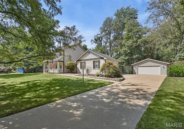 Photo 2 of Sale Pending at 19 Sugar Ln, Collinsville, IL 62234 | MLS# MIS26056371 | Listing updated on 2026-10-03