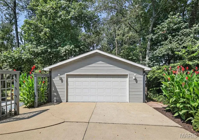 Photo 4 of Single family home for sale at 19 Sugar Ln, Collinsville, IL 62234 | MLS# MIS26056371 | Listing updated on 2026-09-13