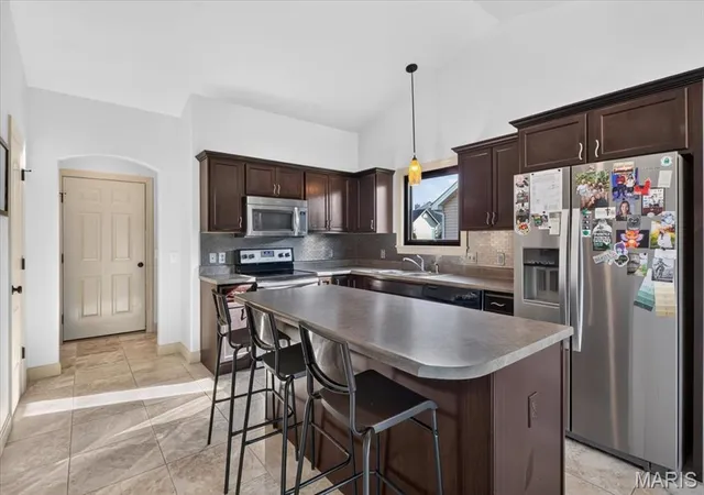 Photo 3 of Sale Pending at 136 Prairie Blfs Dr, Wentzville, MO 63385 | MLS# MIS26056374 | Listing updated on 2026-09-21