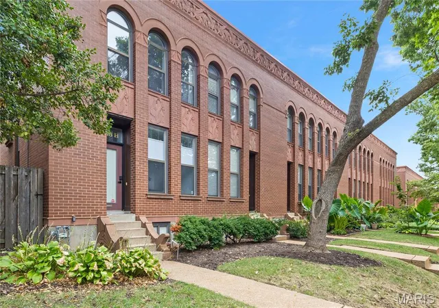 Photo 2 of Single family home for sale at 4343 Laclede Ave #H, Saint Louis, MO 63108 | MLS# MIS26056385 | Listing updated on 2026-09-30