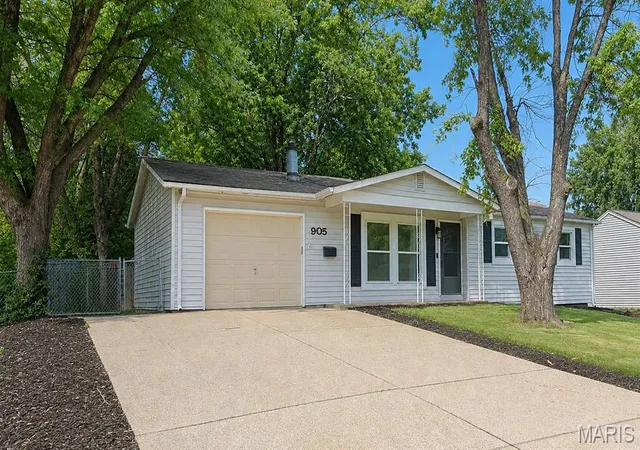 Photo 1 of Single family home for sale at 905 Lakeview Dr, Warrenton, MO 63383 | MLS# MIS26056387 | Listing updated on 2026-09-17