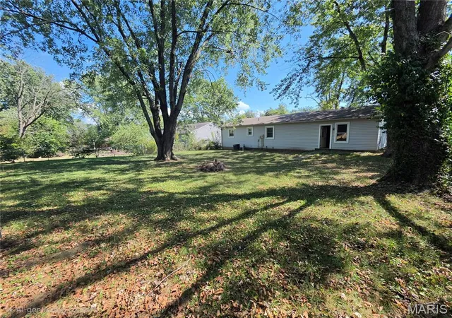 Photo 3 of Single family home for sale at 905 Lakeview Dr, Warrenton, MO 63383 | MLS# MIS26056387 | Listing updated on 2026-09-17