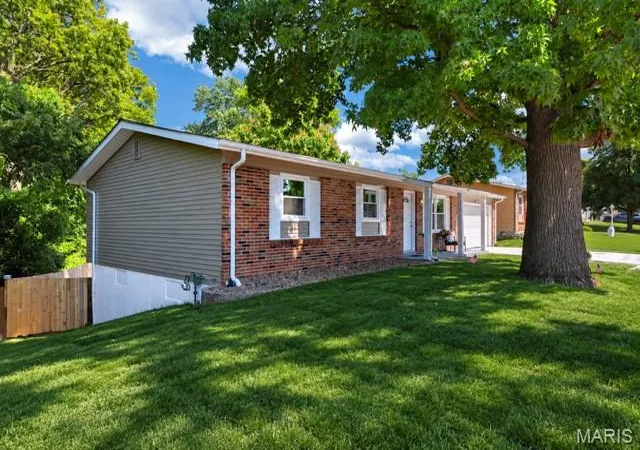 Photo 2 of Single family home for sale at 3424 La Salle Dr, Saint Charles, MO 63301 | MLS# MIS26056390 | Listing updated on 2026-09-25