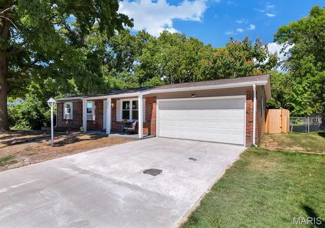 Photo 2 of Single family home for sale at 3424 La Salle Dr, Saint Charles, MO 63301 | MLS# MIS26056390 | Listing updated on 2026-09-13