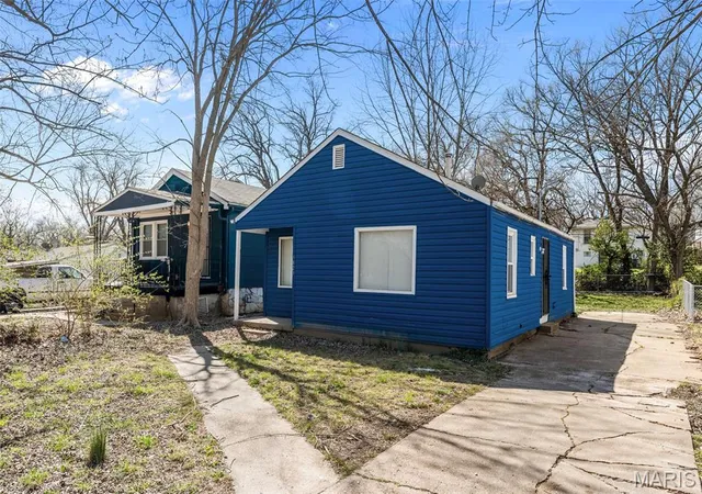 Photo 2 of Single family home for sale at 9823 Winkler Dr, Saint Louis, MO 63136 | MLS# MIS26056392 | Listing updated on 2026-09-30