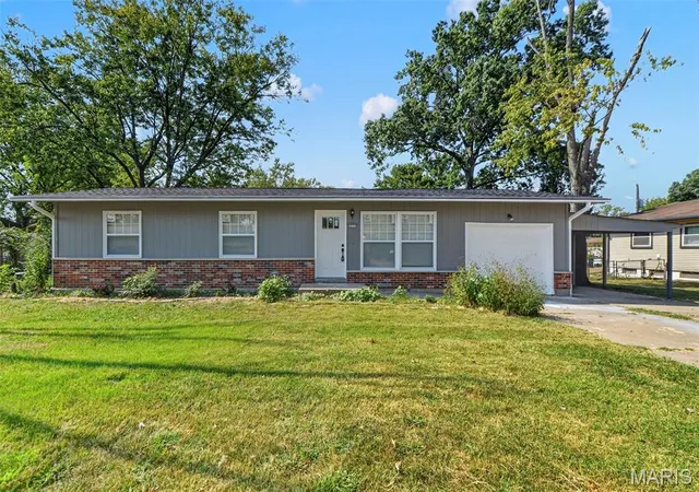 Photo 2 of Single family home for sale at 2271 Cessna Dr, Arnold, MO 63010 | MLS# MIS26056393 | Listing updated on 2026-09-21