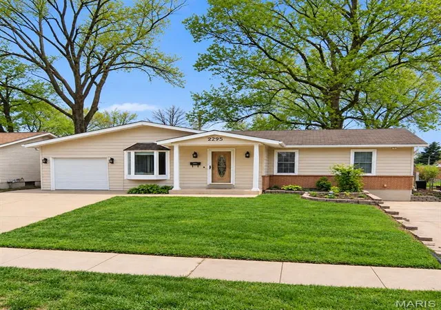 Photo 1 of Sale Pending at 2295 N Pointe Ln, Florissant, MO 63031 | MLS# MIS26056396 | Listing updated on 2026-09-13