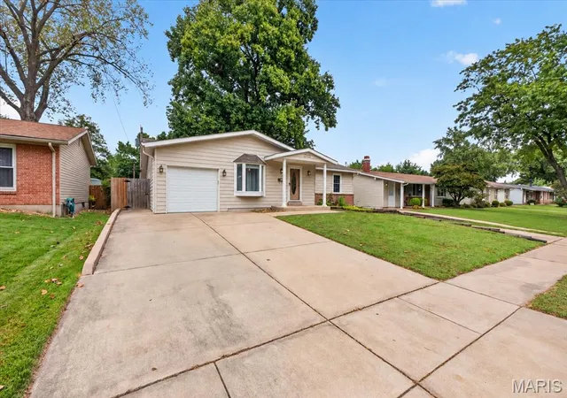 Photo 2 of Sale Pending at 2295 N Pointe Ln, Florissant, MO 63031 | MLS# MIS26056396 | Listing updated on 2026-09-13