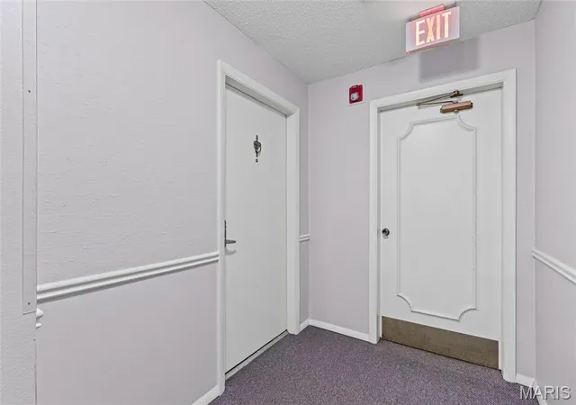 Listing Photo 4 - Condo for sale in building located at 10381 Oxford Hl Dr, St. Louis, MO 63146 - Unit #1