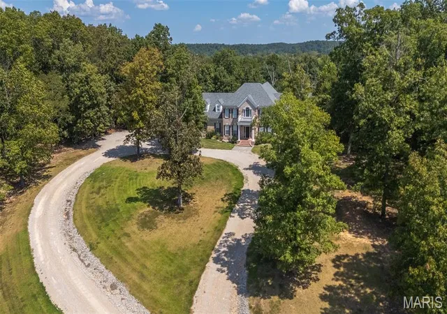 Photo 2 of Single family home for sale at 1 Twin Oaks Ln, Poplar Bluff, MO 63901 | MLS# MIS26056402 | Listing updated on 2026-09-08
