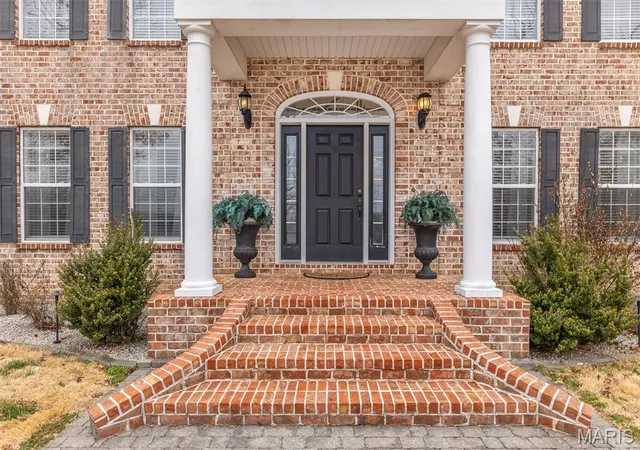 Photo 3 of Single family home for sale at 1 Twin Oaks Ln, Poplar Bluff, MO 63901 | MLS# MIS26056402 | Listing updated on 2026-09-08