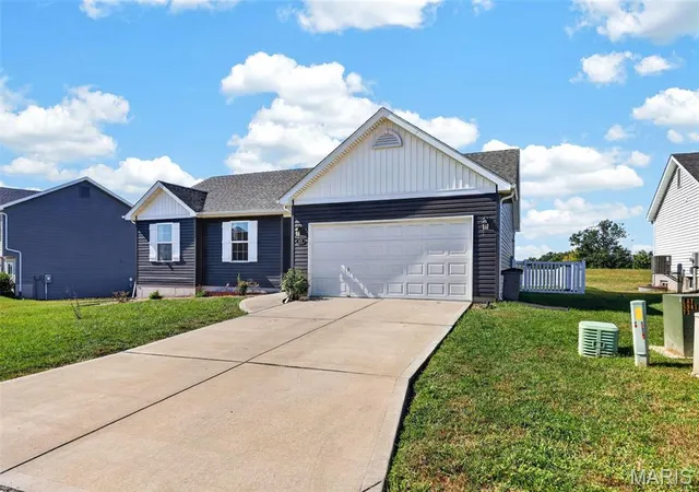Photo 3 of Single family home for sale at 831 Warrior Ridge Dr, Warrenton, MO 63383 | MLS# MIS26056413 | Listing updated on 2026-10-09