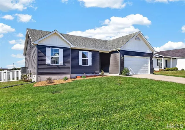 Photo 3 of Single family home for sale at 831 Warrior Ridge Dr, Warrenton, MO 63383 | MLS# MIS26056413 | Listing updated on 2026-10-09