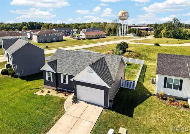 Photo 4 of Single family home for sale at 831 Warrior Ridge Dr, Warrenton, MO 63383 | MLS# MIS26056413 | Listing updated on 2026-10-09