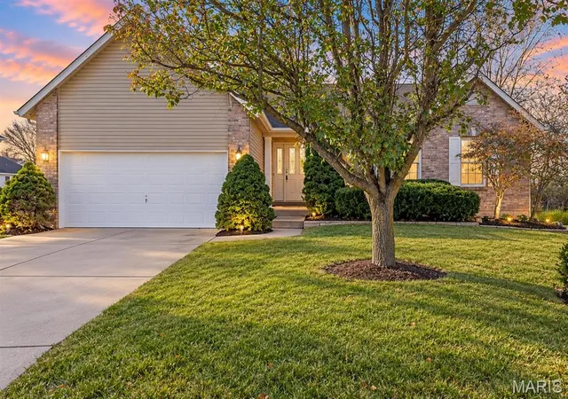 Photo 1 of Sale Pending at 72 Hickoryshade Ct, Saint Peters, MO 63376 | MLS# MIS26056421 | Listing updated on 2026-10-03