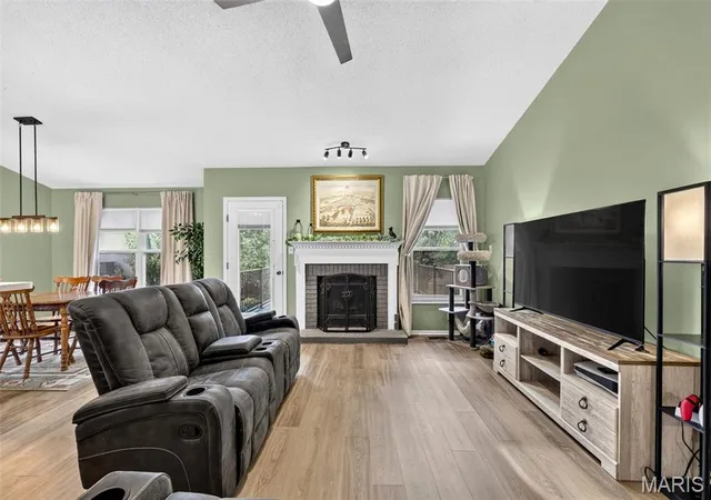 Photo 2 of Sale Pending at 72 Hickoryshade Ct, Saint Peters, MO 63376 | MLS# MIS26056421 | Listing updated on 2026-10-03