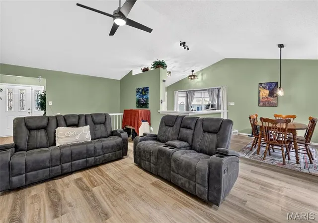 Photo 3 of Sale Pending at 72 Hickoryshade Ct, Saint Peters, MO 63376 | MLS# MIS26056421 | Listing updated on 2026-10-03