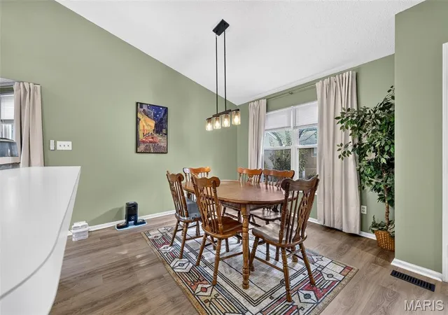 Photo 4 of Sale Pending at 72 Hickoryshade Ct, Saint Peters, MO 63376 | MLS# MIS26056421 | Listing updated on 2026-10-03