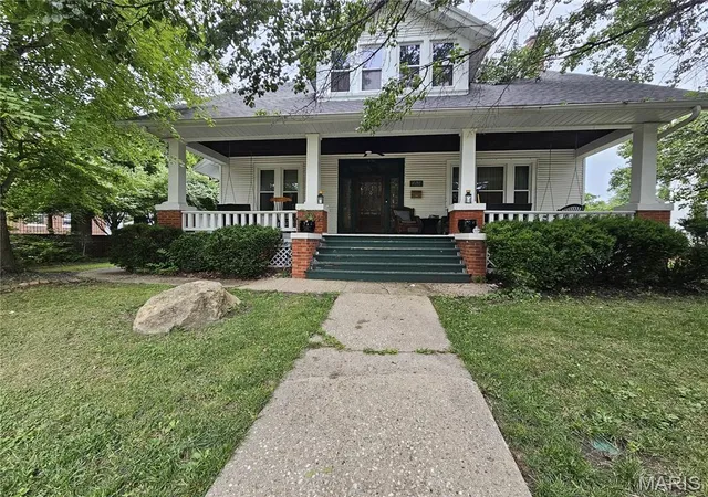 Photo 1 of Single family home for sale at 636 Jefferson St, Hillsboro, IL 62049 | MLS# MIS26056426 | Listing updated on 2026-09-02