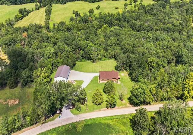 Photo 3 of Single family home for sale at 5501 Flatwoods Rd, Farmington, MO 63640 | MLS# MIS26056431 | Listing updated on 2026-10-07