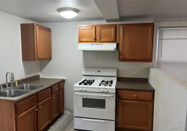 Photo 2 of Sale Pending at 629 De Merville Ave, Saint Louis, MO 63125 | MLS# MIS26056436 | Listing updated on 2026-09-14
