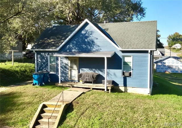 Photo 1 of Single family home for sale at 302 S 5th Street, La Grange, MO 63448 | MLS# MIS26056449 | Listing updated on 2026-10-27