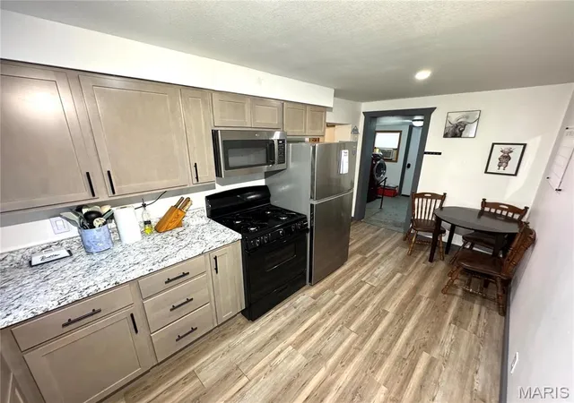Photo 3 of Single family home for sale at 302 S 5th Street, La Grange, MO 63448 | MLS# MIS26056449 | Listing updated on 2026-09-30