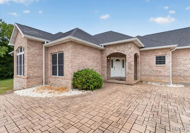 Photo 3 of Single family home for sale at 2389 Desloge Ests Dr, Villa Ridge, MO 63089 | MLS# MIS26056450 | Listing updated on 2026-09-21