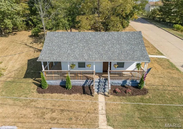 Photo 2 of Single family home for sale at 310 Donaldson St, De Soto, MO 63020 | MLS# MIS26056451 | Listing updated on 2026-10-05