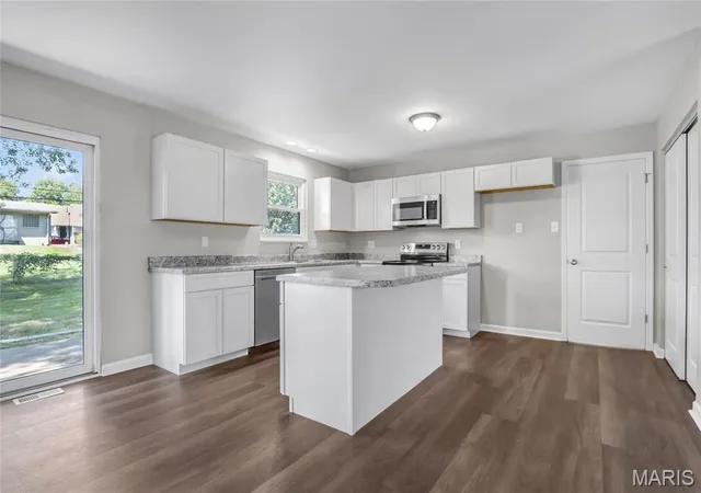 Photo 4 of Sale Pending at 375 Albert Dr, Florissant, MO 63031 | MLS# MIS26056452 | Listing updated on 2026-09-21